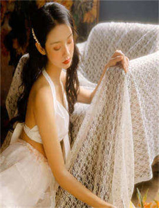 《吉泽明子》